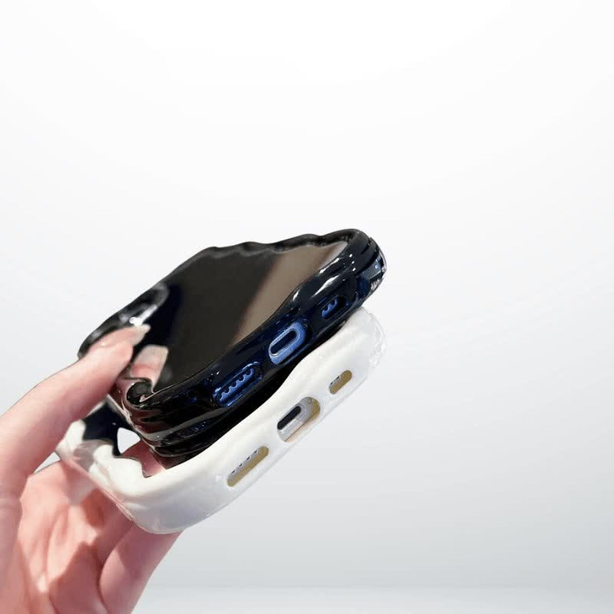 Découpes de ports des étuis miroir noir et blanc