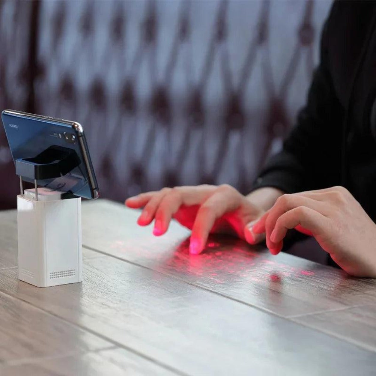 Clavier LaserTech avec support pour smartphone