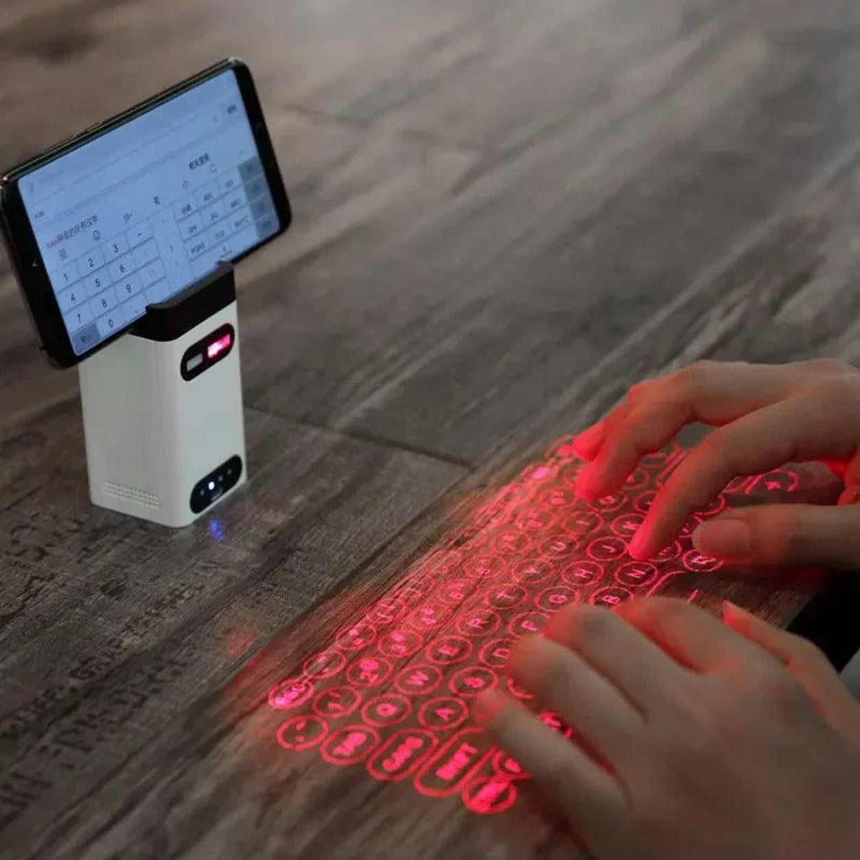 Clavier LaserTech projetant un clavier sur une table