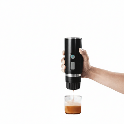 Machine à café portable – extraction en main