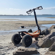 VEE-HOP 4x4 électrique tout-terrain sur les rochers en bord de mer