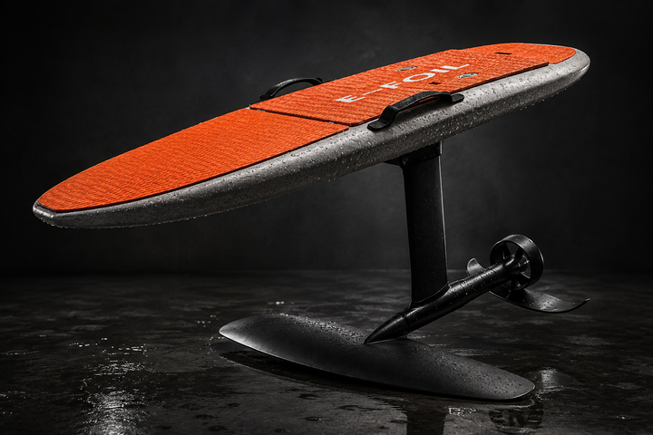Mât, moteur et ailes de l’hydrofoil Wave Chaser EDEF001
